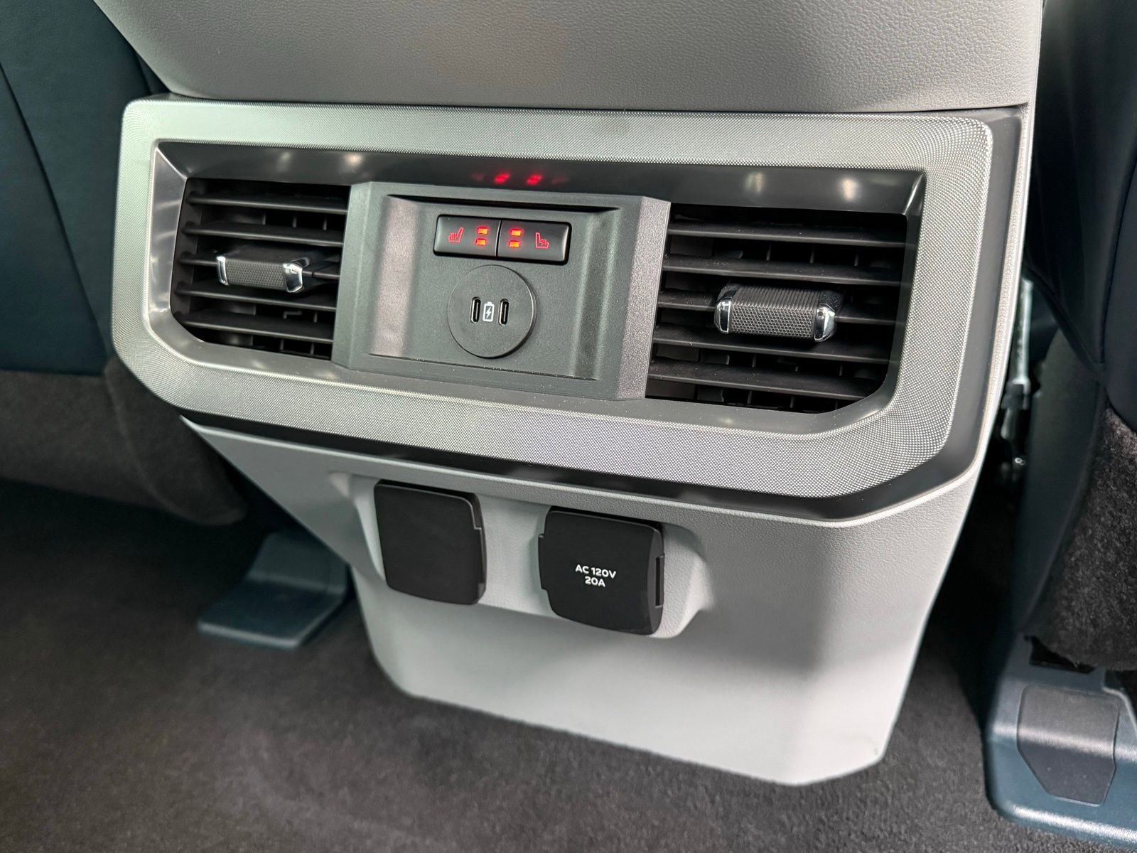 Used 2023 Ford F450 Limited w/ FX4 Off-Road Package image 15