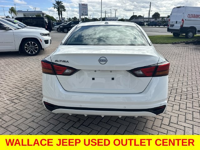 Used 2025 Nissan Altima 2.5 SV FWD image 8