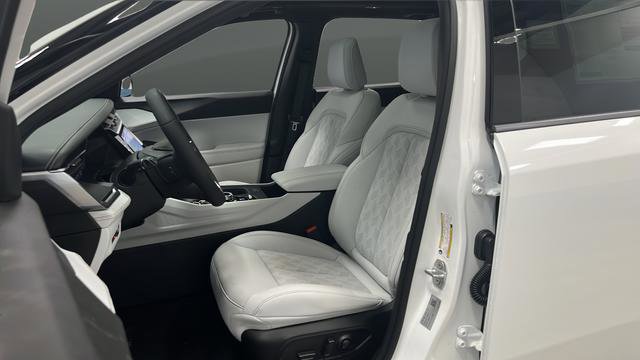 New 2026 Jeep Cherokee Overland w/ Trailer Tow Group image 9