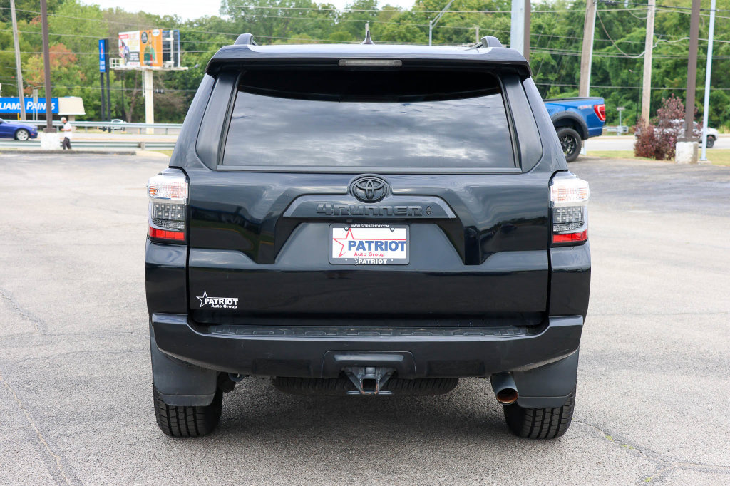 Used 2021 Toyota 4Runner SR5 Premium w/ Moonroof Package RWD image 4