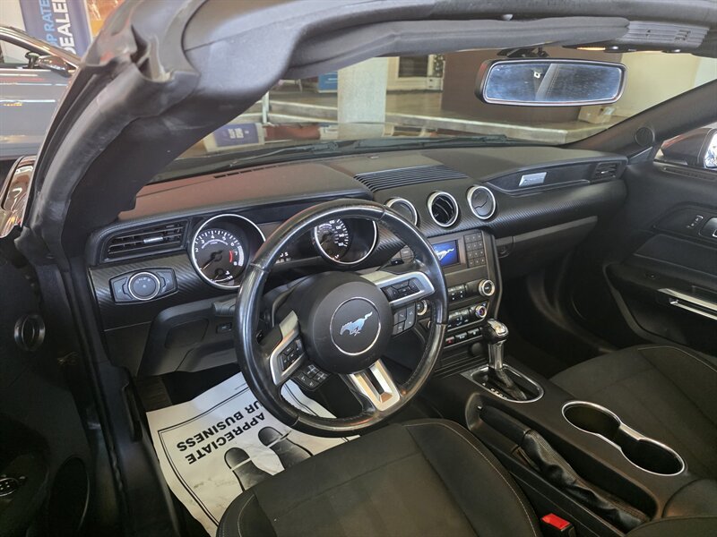 Used 2019 Ford Mustang Convertible RWD image 8