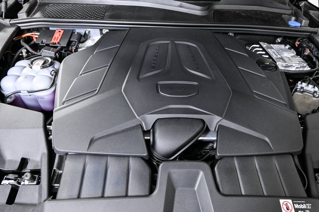 Certified 2025 Porsche Cayenne Coupe image 38