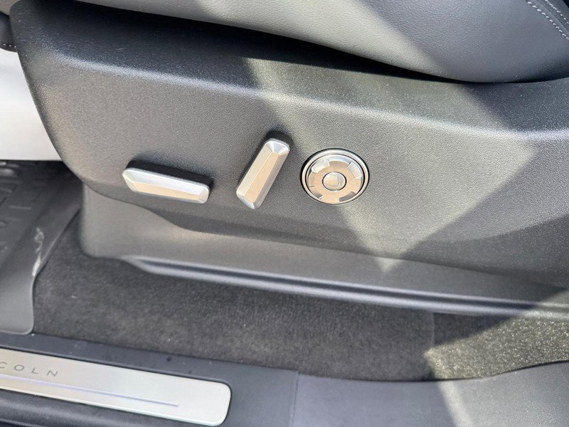 New 2025 Lincoln Navigator Reserve w/ Jet Appearance Package image 18