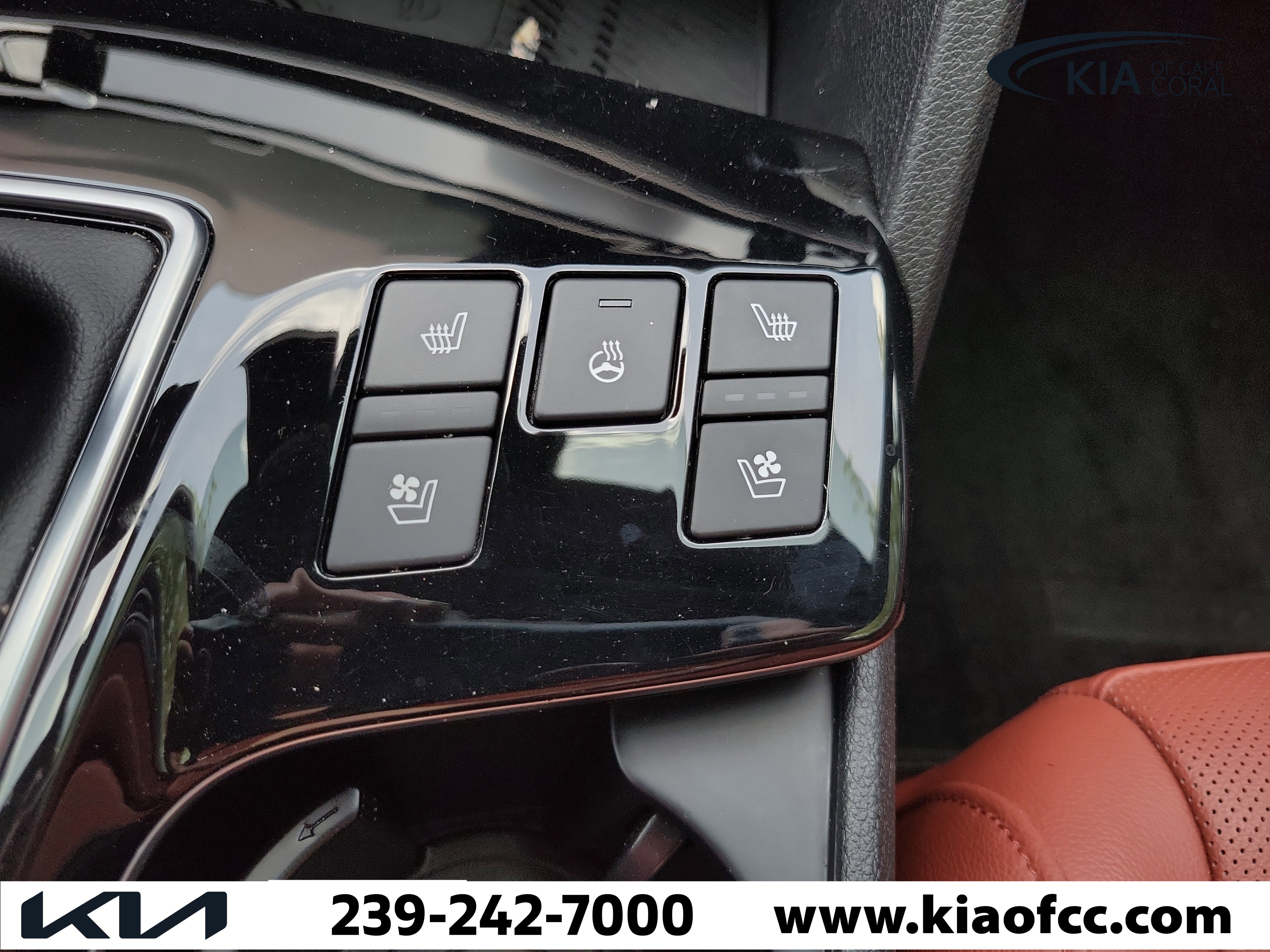 Certified 2025 Kia Sportage SX FWD image 28