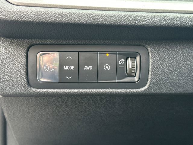 Used 2024 Chevrolet Traverse LT image 25