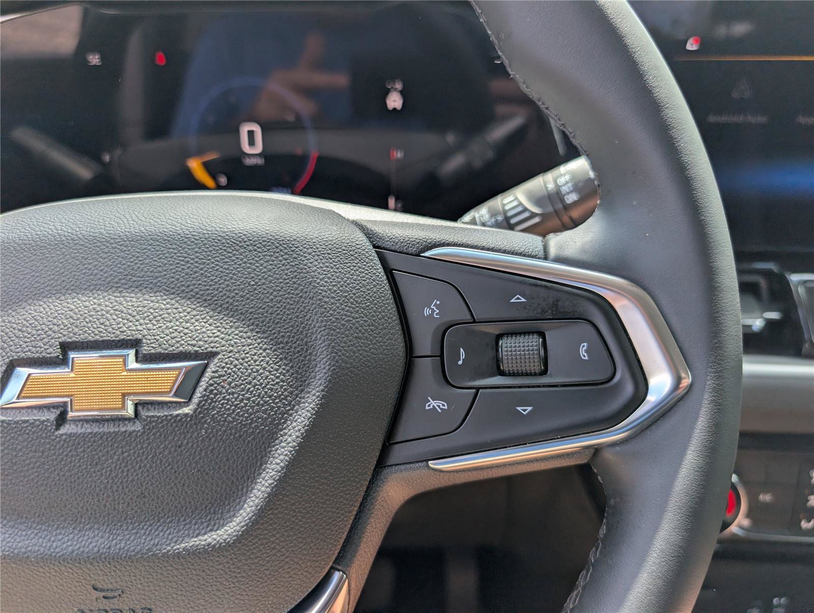 Used 2025 Chevrolet TrailBlazer LT w/ LT Cold Weather Package AWD/4WD image 22