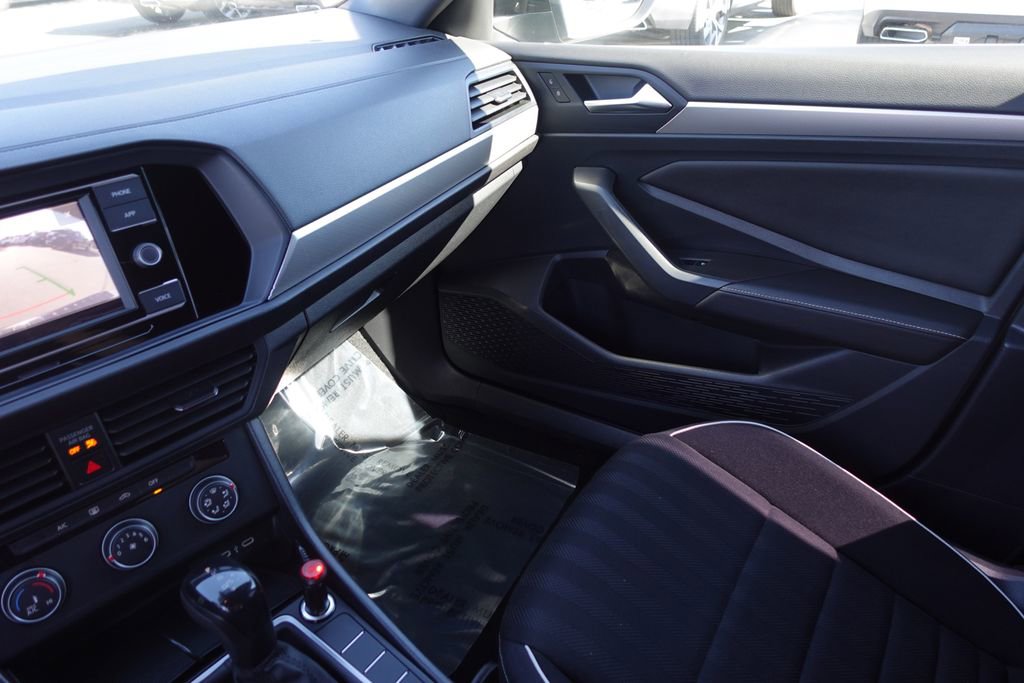 Used 2023 Volkswagen Jetta Sport image 21