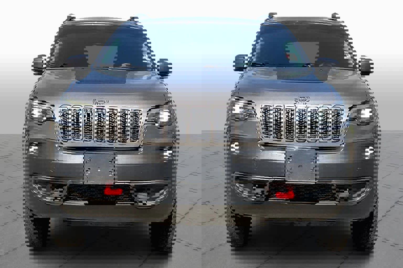 Used 2019 Jeep Cherokee Trailhawk image 4