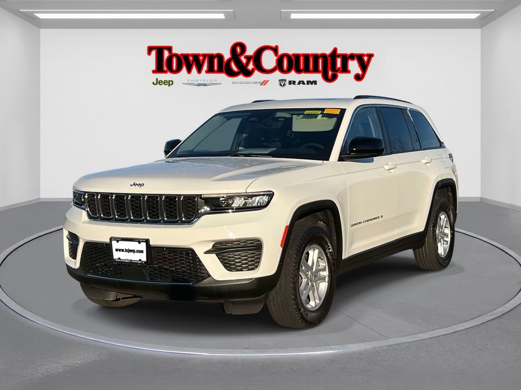 Certified 2023 Jeep Grand Cherokee Laredo w/ Luxury Tech Group I image 3
