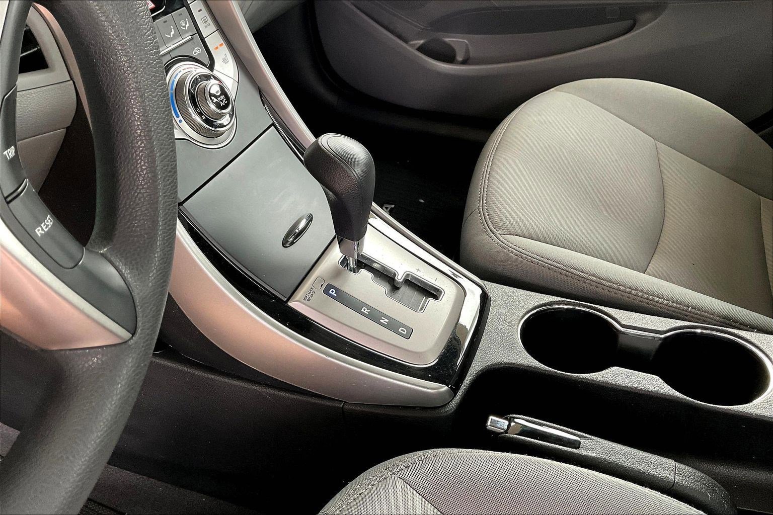 Used 2013 Hyundai Elantra GLS w/ Preferred Pkg image 16