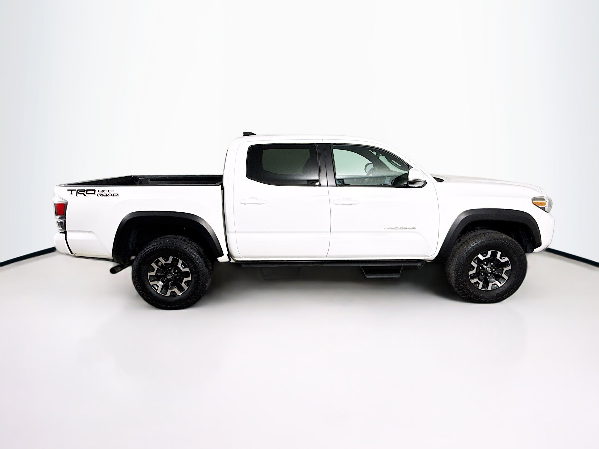 Used 2022 Toyota Tacoma TRD Off-Road w/ Technology Package image 2