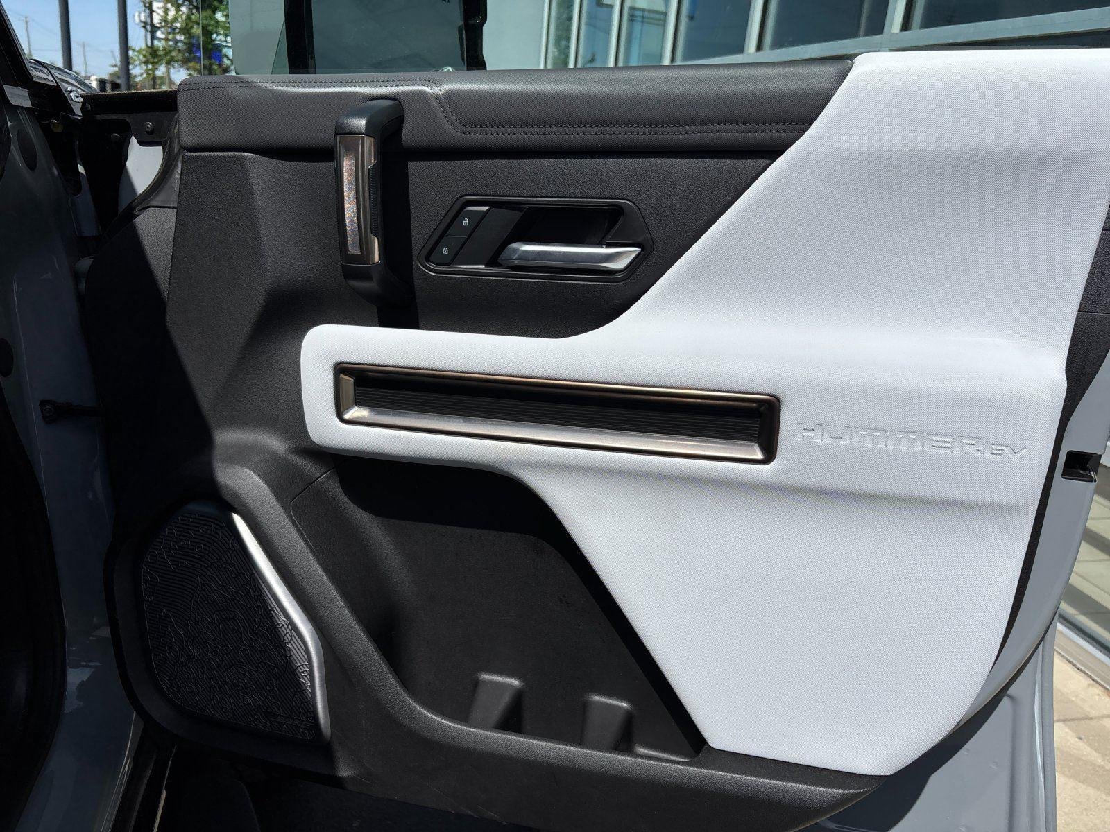 Used 2025 GMC Hummer EV 2X AWD/4WD image 39