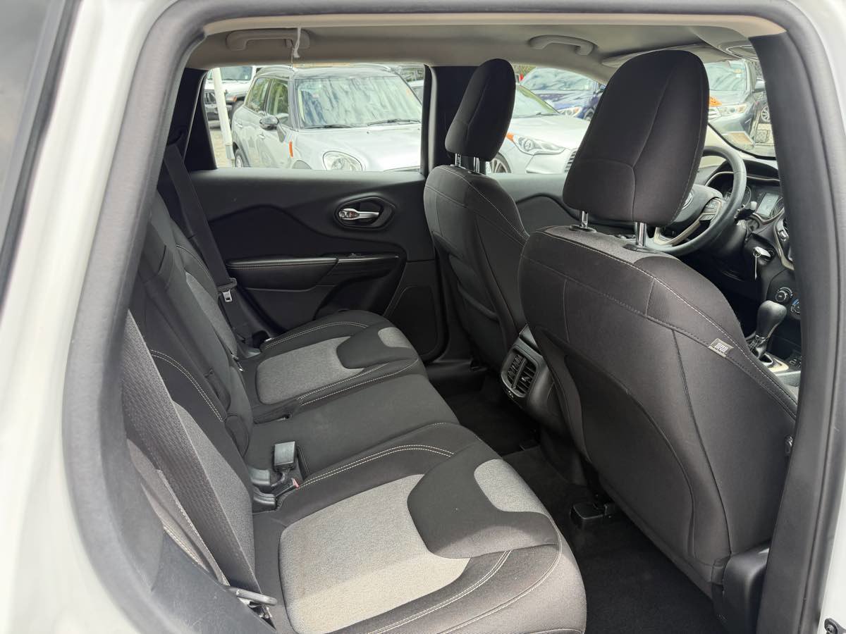 Used 2014 Jeep Cherokee Sport image 12