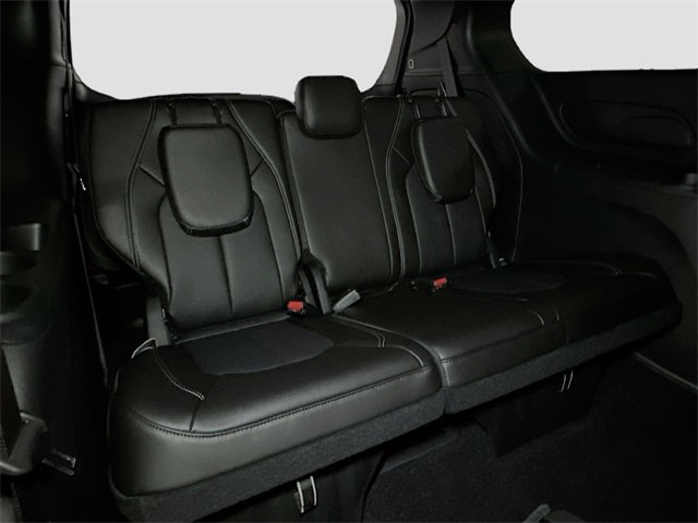 New 2026 Chrysler Pacifica Select image 30