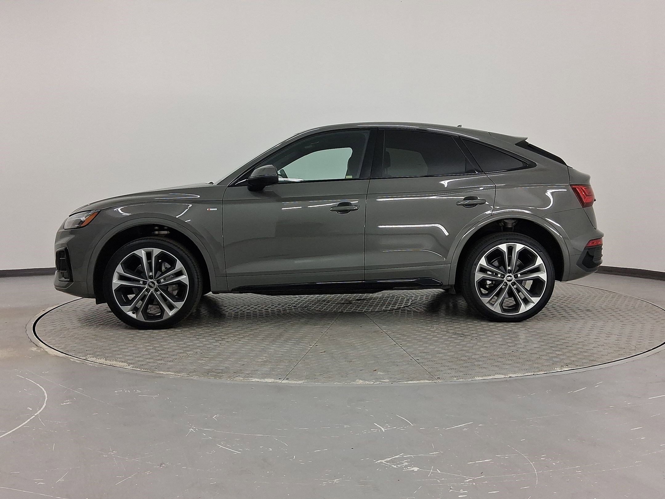 Used 2023 Audi Q5 2.0T Premium Plus w/ Premium Plus Package image 2