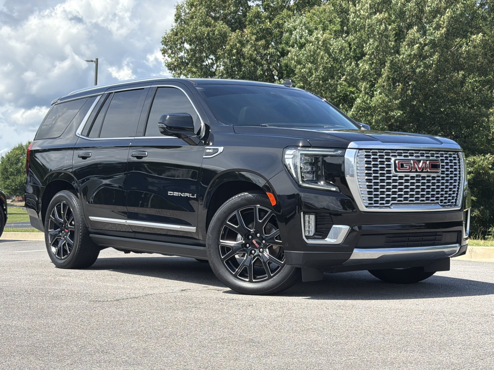Used 2023 GMC Yukon Denali w/ Denali Reserve Package AWD/4WD image 2
