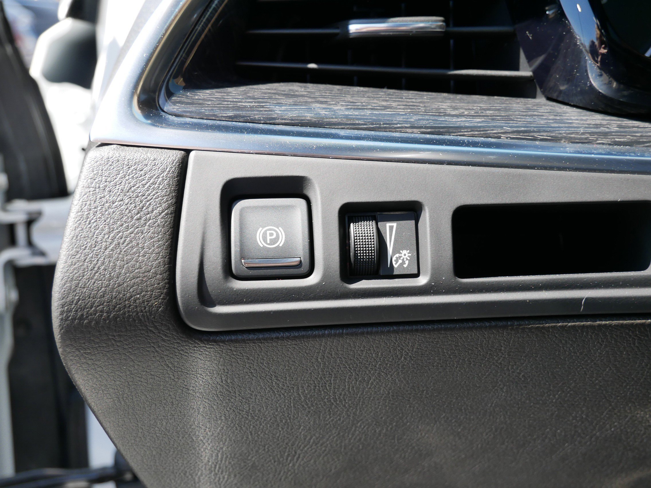 Certified 2022 Cadillac XT5 Premium Luxury FWD image 8