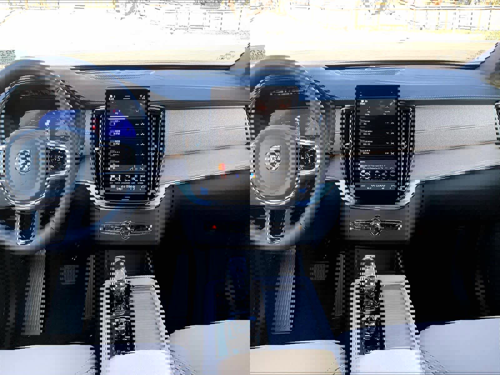 New 2026 Volvo XC90 T8 Plus w/ Protection Package Premier image 9