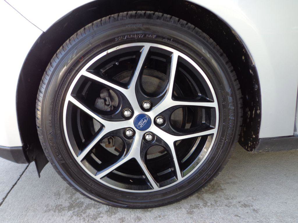 Used 2018 Ford Focus SEL w/ Cold Weather Package FWD image 8