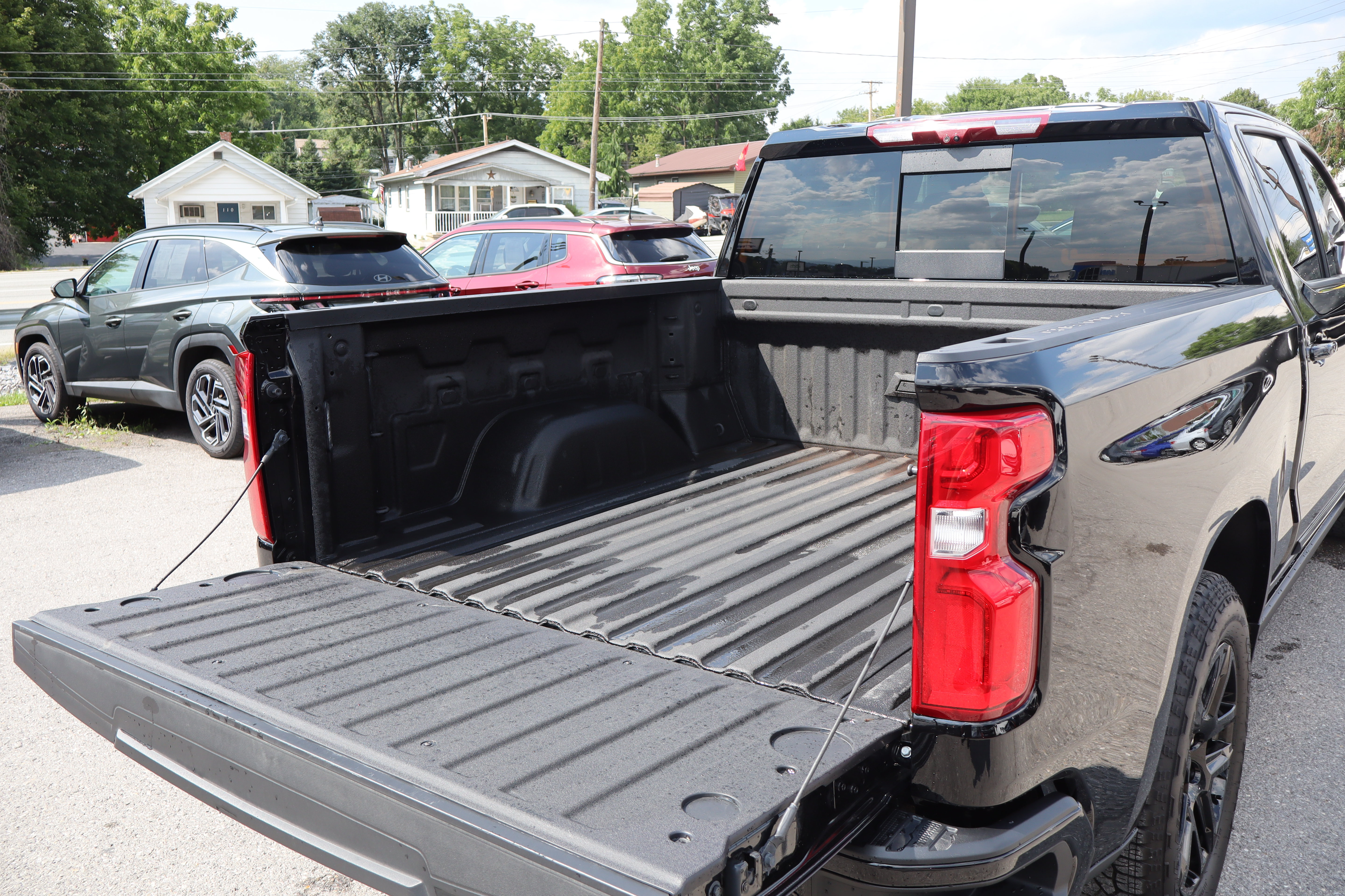 Used 2025 Chevrolet Silverado 1500 High Country w/ Midnight Edition AWD/4WD image 5