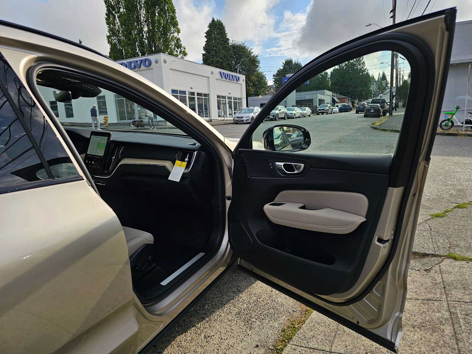 Used 2026 Volvo XC60 B5 Plus w/ Protection Package Premier AWD/4WD image 10
