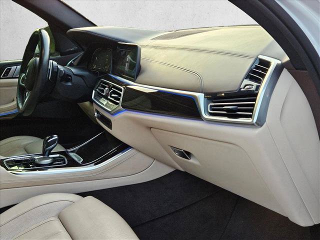 Used 2019 BMW X5 xDrive50i w/ M Sport Package AWD/4WD image 17