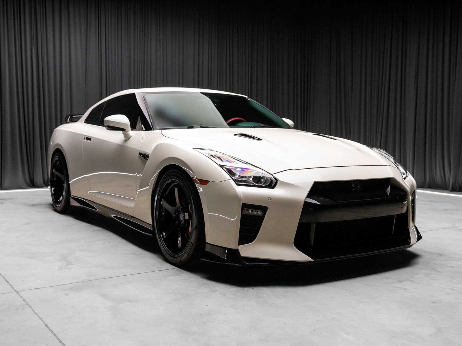 Used 2021 Nissan GT-R Premium AWD/4WD image 16