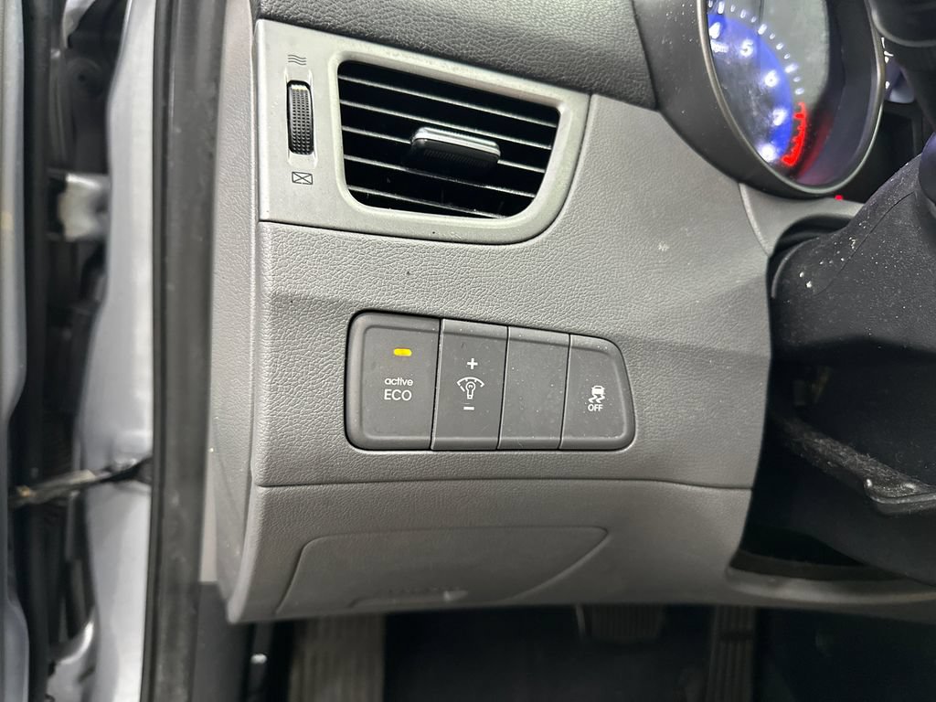 Used 2016 Hyundai Elantra SE FWD image 27