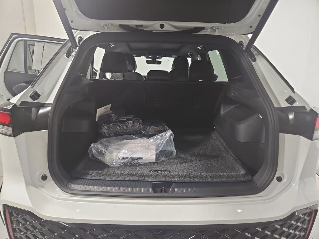 New 2026 Volkswagen Tiguan SE R-Line image 21