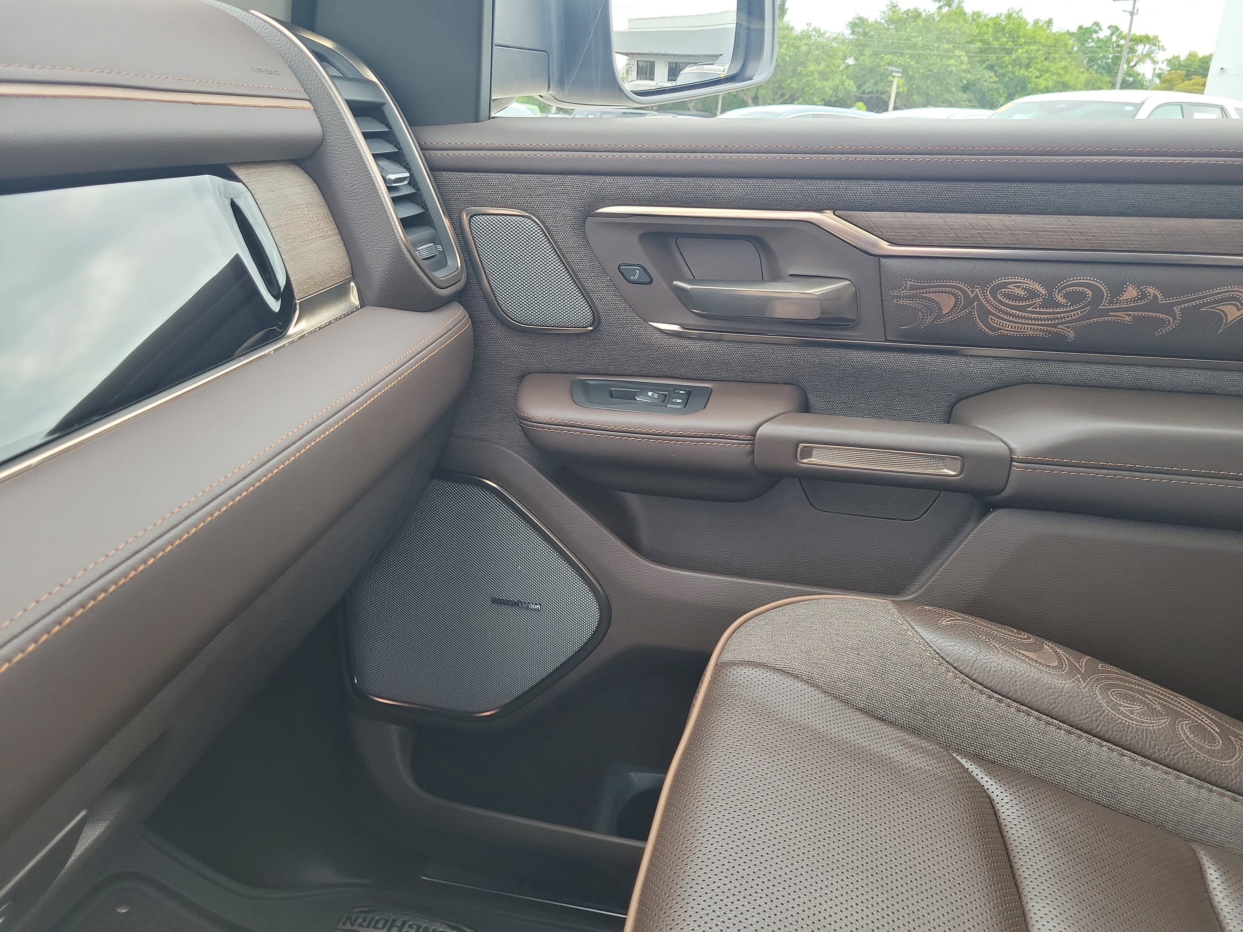 Used 2025 RAM 1500 Limited AWD/4WD image 29