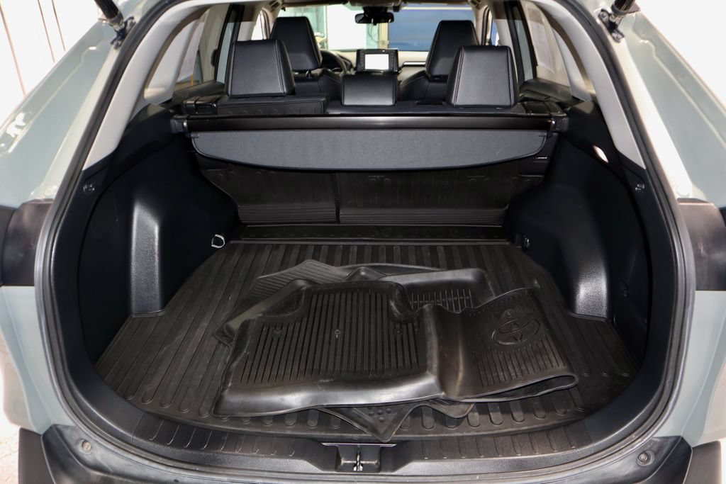 Used 2022 Toyota RAV4 XLE Premium AWD/4WD image 13