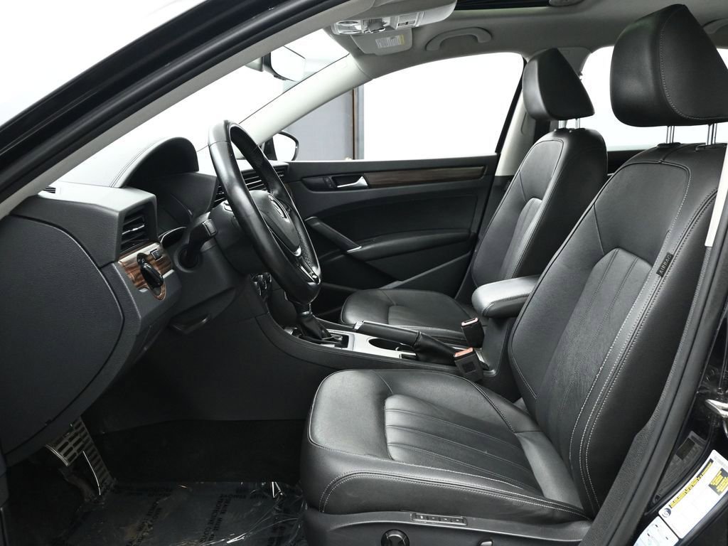 Used 2020 Volkswagen Passat 2.0T SEL image 11