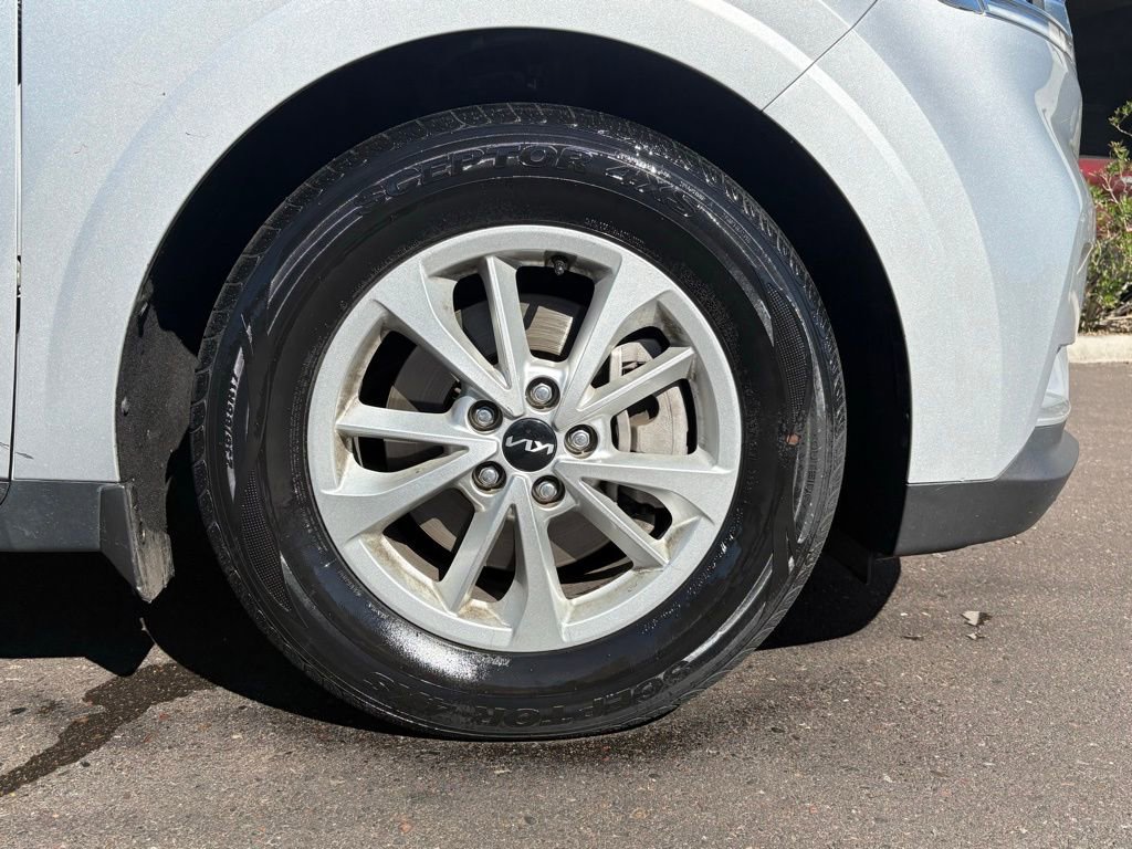 Used 2022 Kia Carnival LX image 6