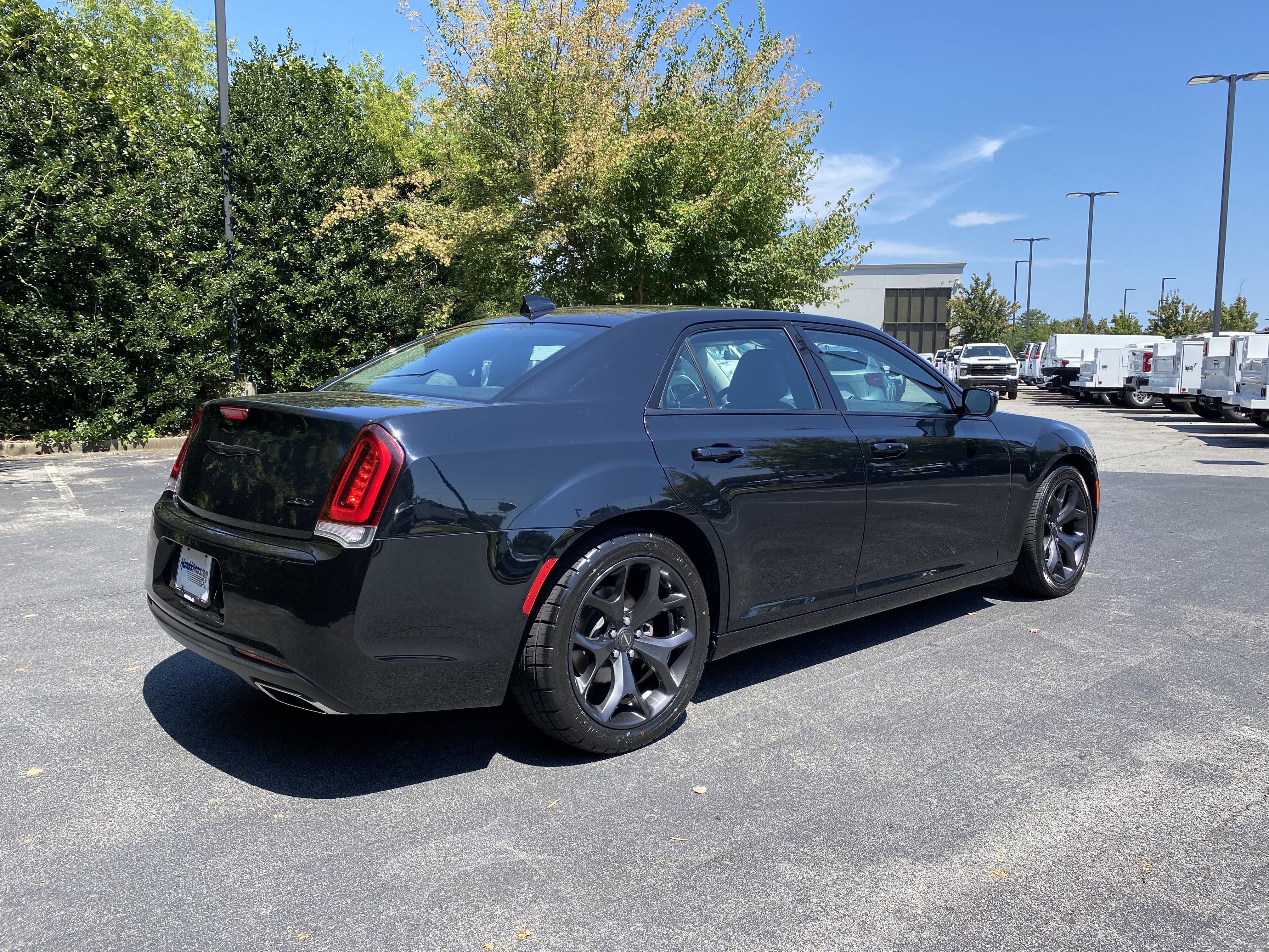 Used 2020 Chrysler 300 Touring w/ Sport Appearance Package image 9