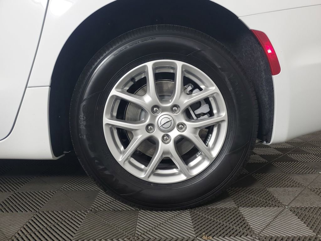 New 2026 Chrysler Pacifica Select image 30