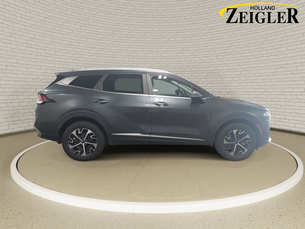 Used 2023 Kia Sportage EX AWD/4WD image 4