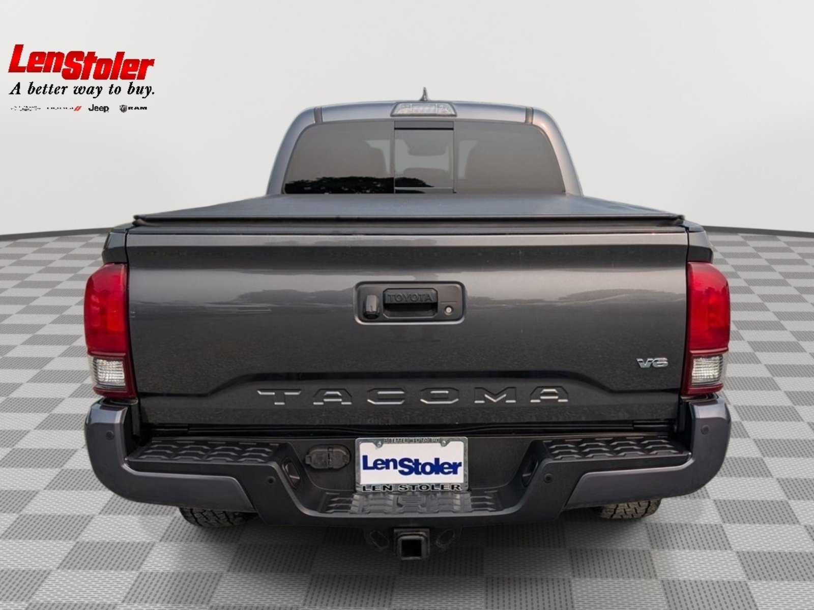 Used 2018 Toyota Tacoma TRD Sport w/ TRD Premium Sport Package AWD/4WD image 4