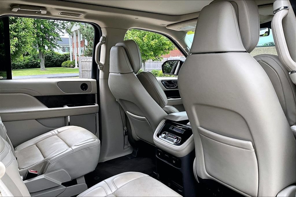 Used 2018 Lincoln Navigator Reserve AWD/4WD image 29