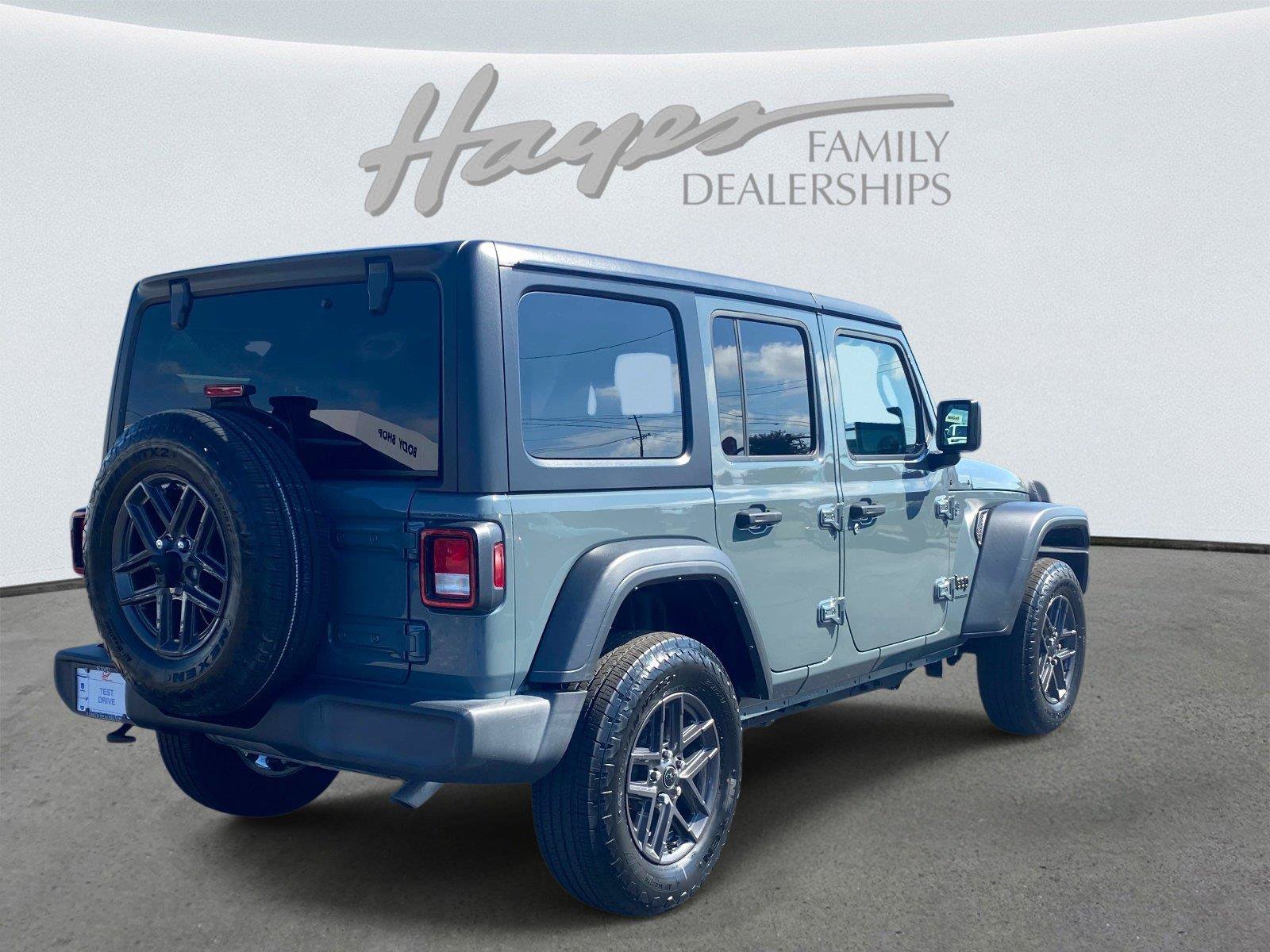 Used 2024 Jeep Wrangler Unlimited Sport AWD/4WD image 3