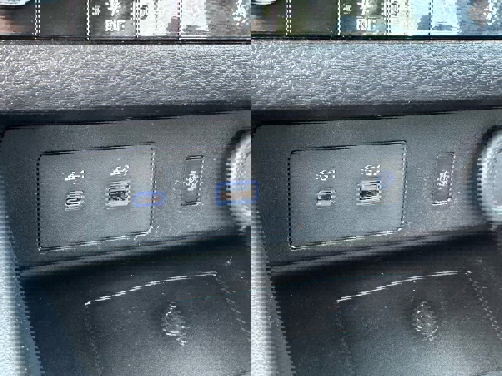 Used 2022 Mitsubishi Outlander SE image 30