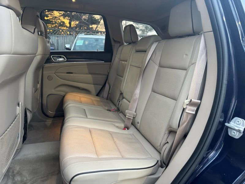 Used 2018 Jeep Grand Cherokee Overland AWD/4WD image 19