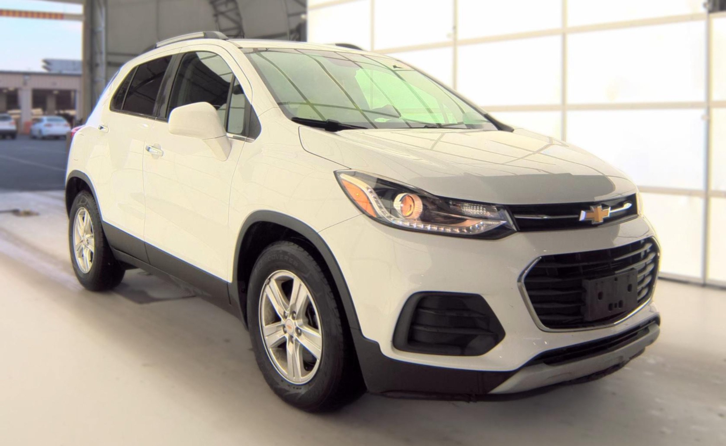 Used 2018 Chevrolet Trax LT w/ LT Convenience Package FWD image 3