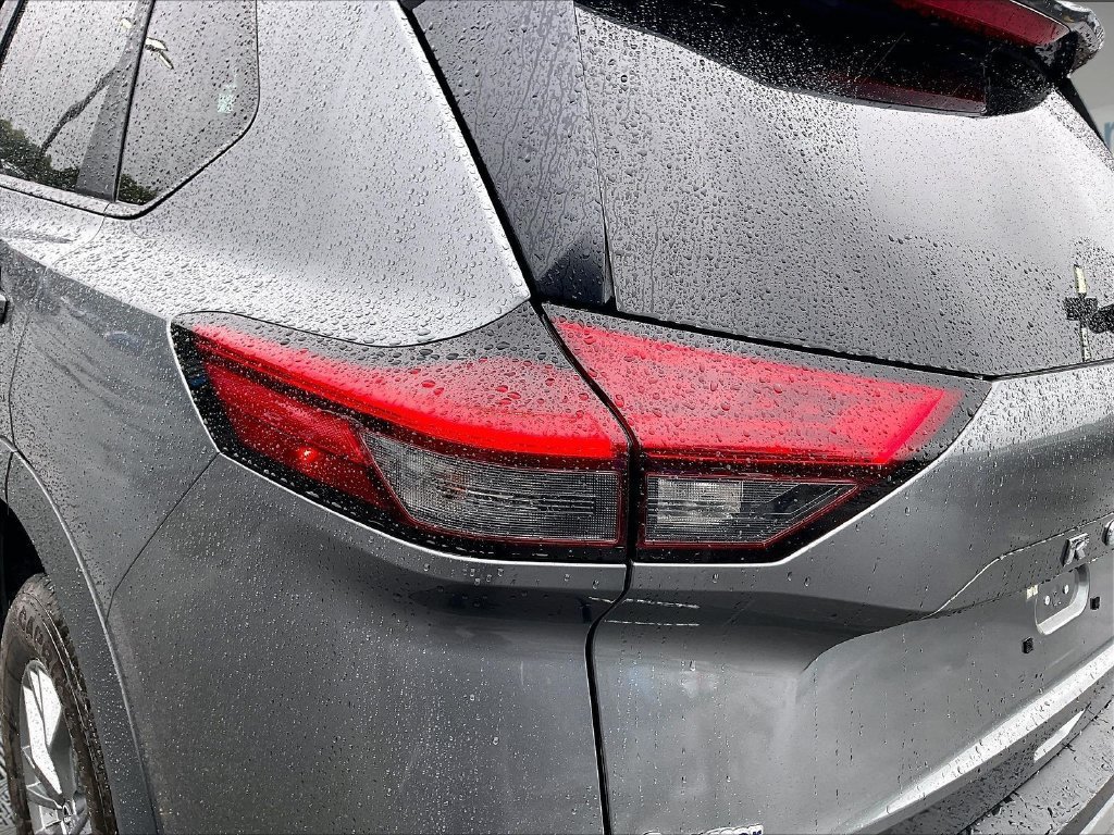 Used 2023 Nissan Rogue S AWD/4WD image 28