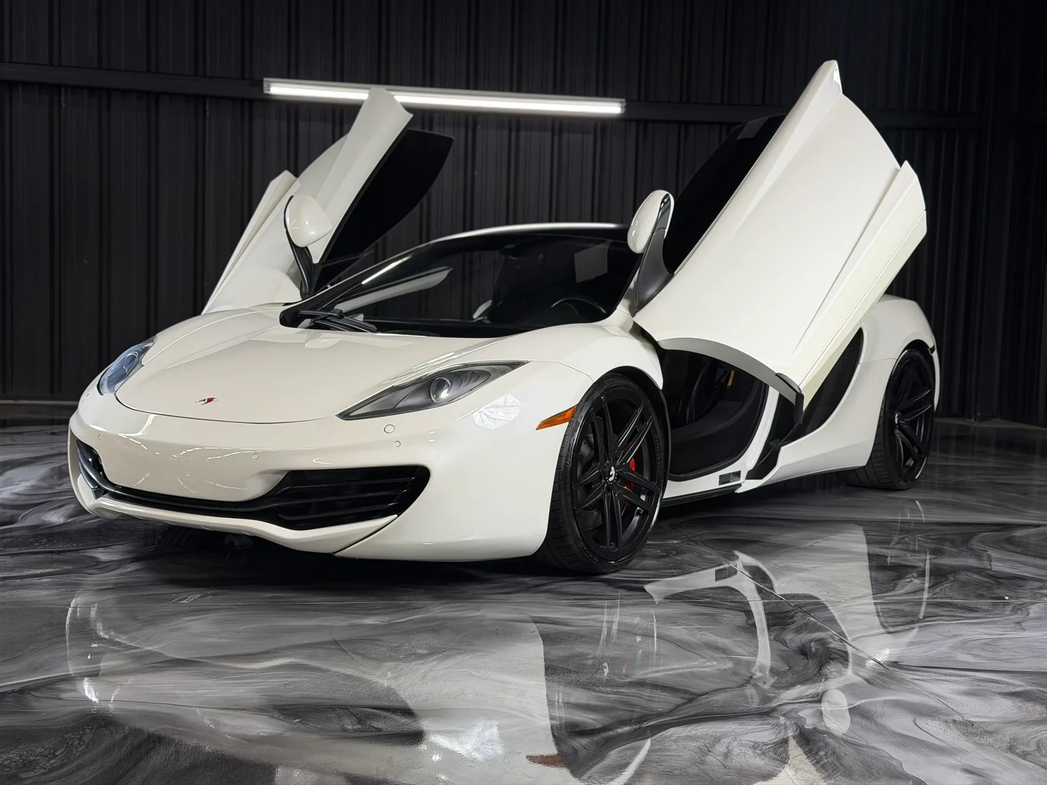 Used 2012 McLaren MP4-12C Coupe RWD image 2