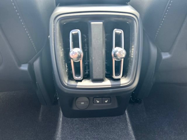 Certified 2025 Volvo XC40 B5 Core AWD/4WD image 18
