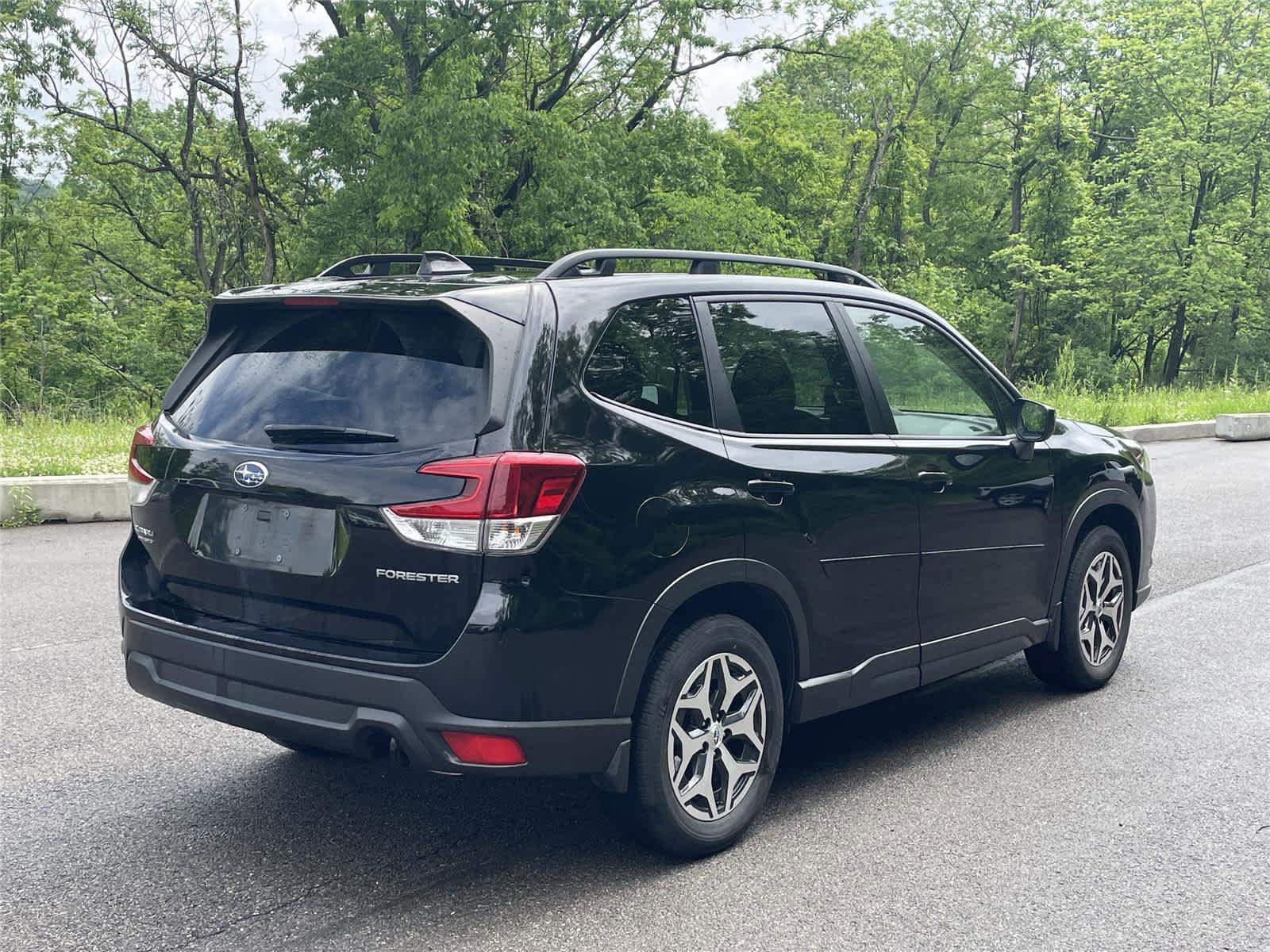 Certified 2023 Subaru Forester Premium AWD/4WD image 5
