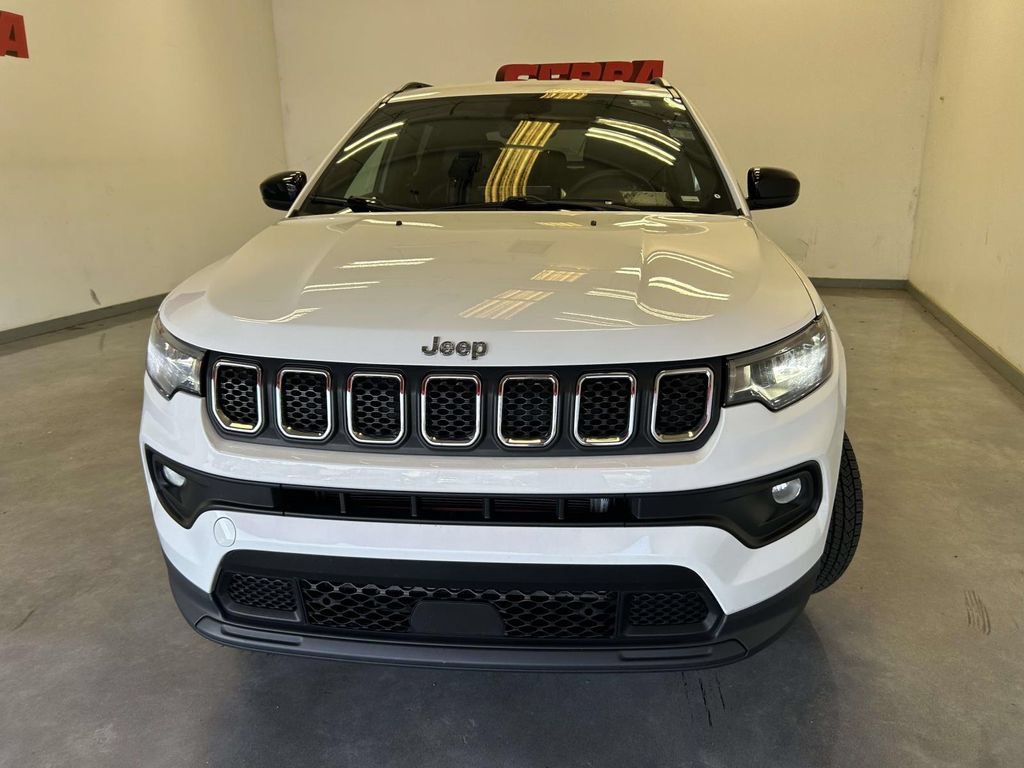 Used 2024 Jeep Compass Latitude AWD/4WD image 7