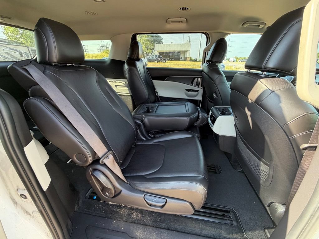 Used 2022 Kia Carnival LX FWD image 19