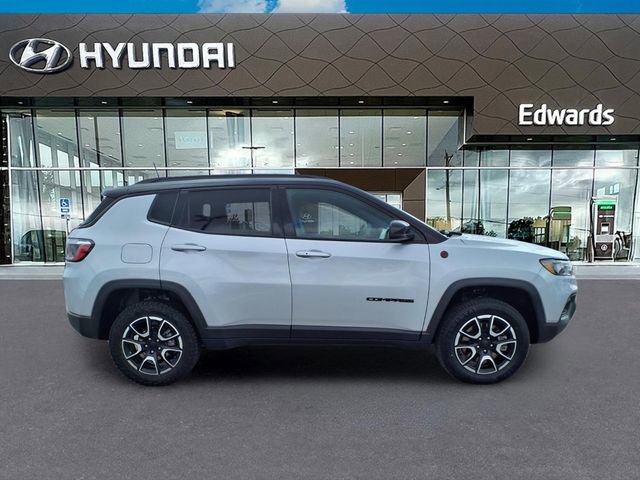 Used 2024 Jeep Compass Trailhawk image 8