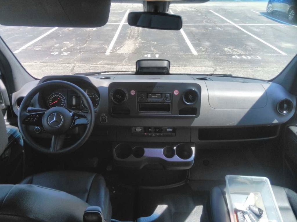 Used 2025 Mercedes-Benz Sprinter 2500 image 5